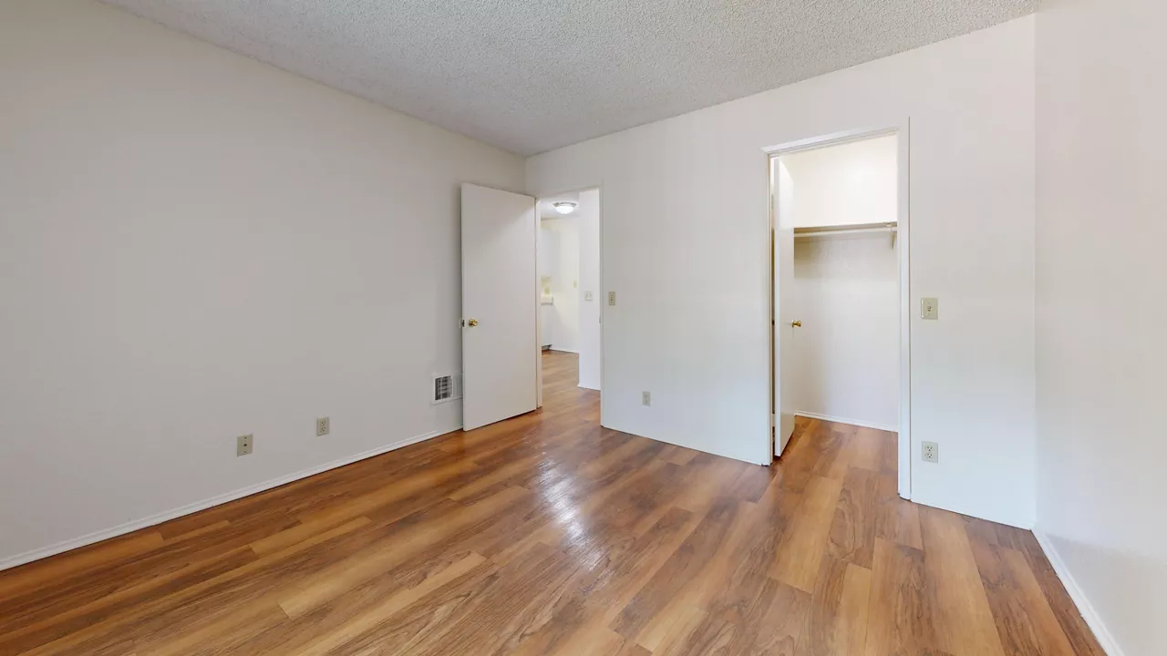 Mariners Cove Apartments - San Diego, CA - Bedroom