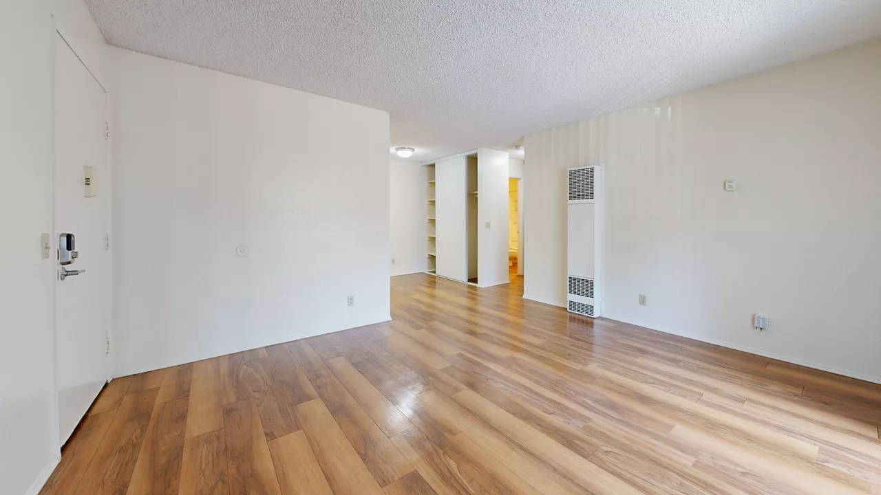 Mariners Cove Apartments - San Diego, CA - Living Room