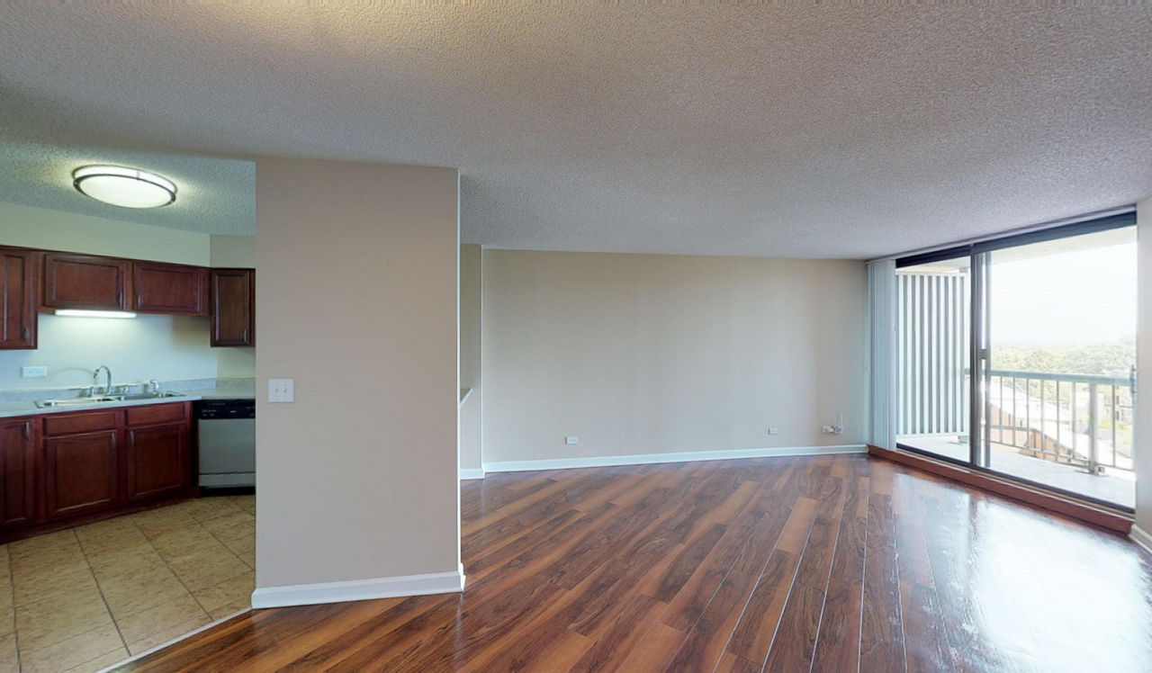 Evanston Place - Evanston, IL - Living Room