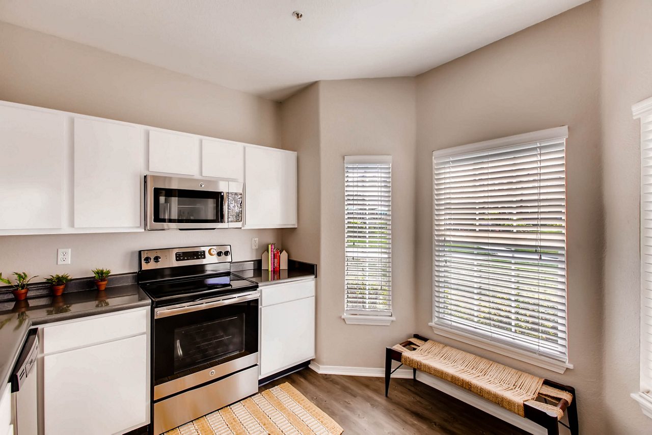 The Grove at Cherry Creek Park - Kitchen