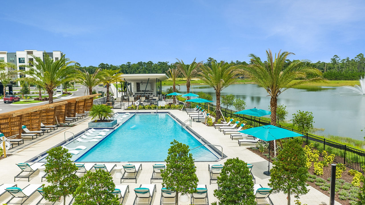 Pool at The Menlo (2 of 4)