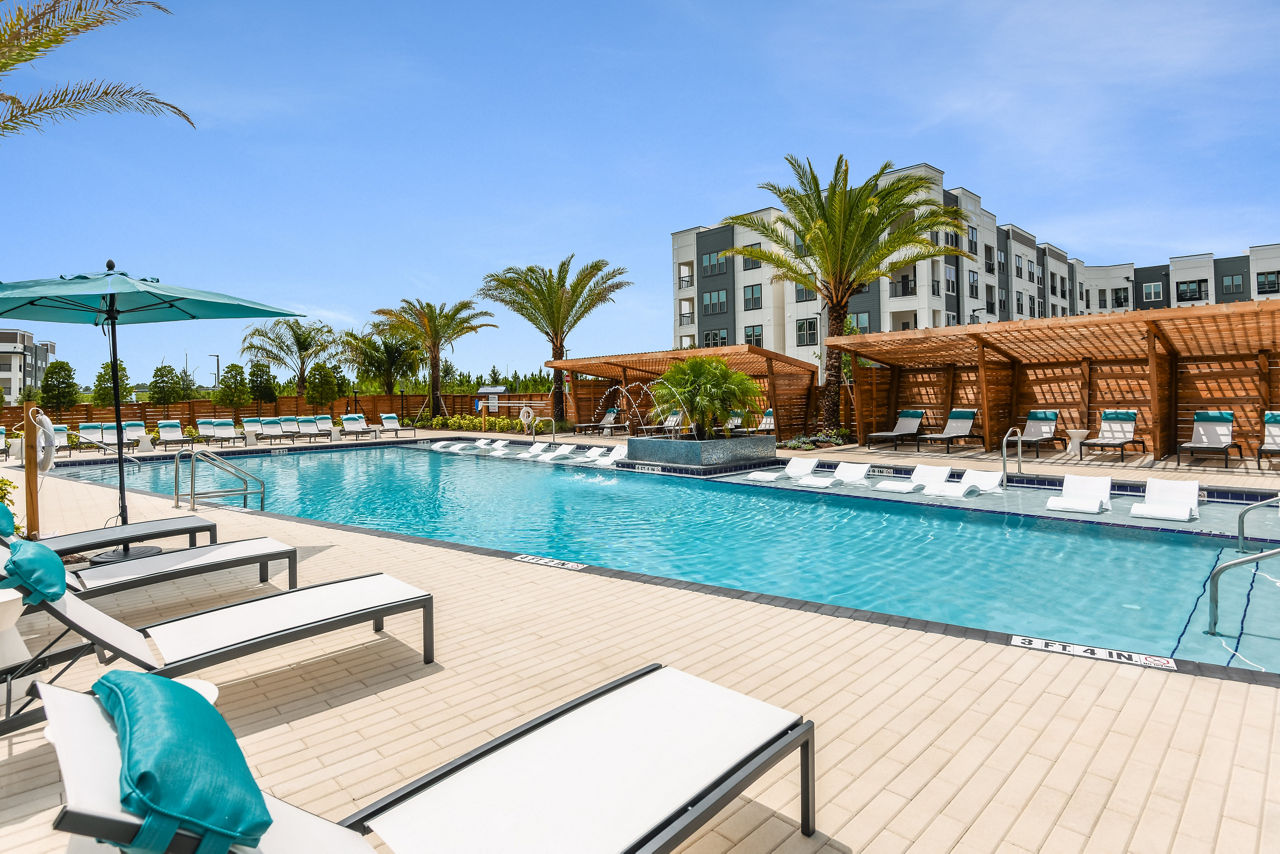 Pool at The Menlo (1 of 4)