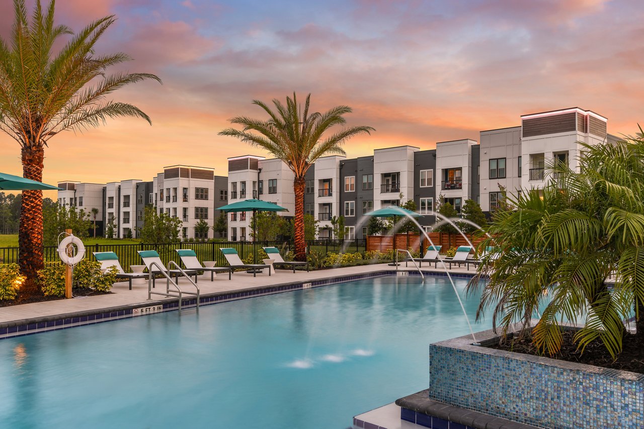 The Menlo - Pool Deck