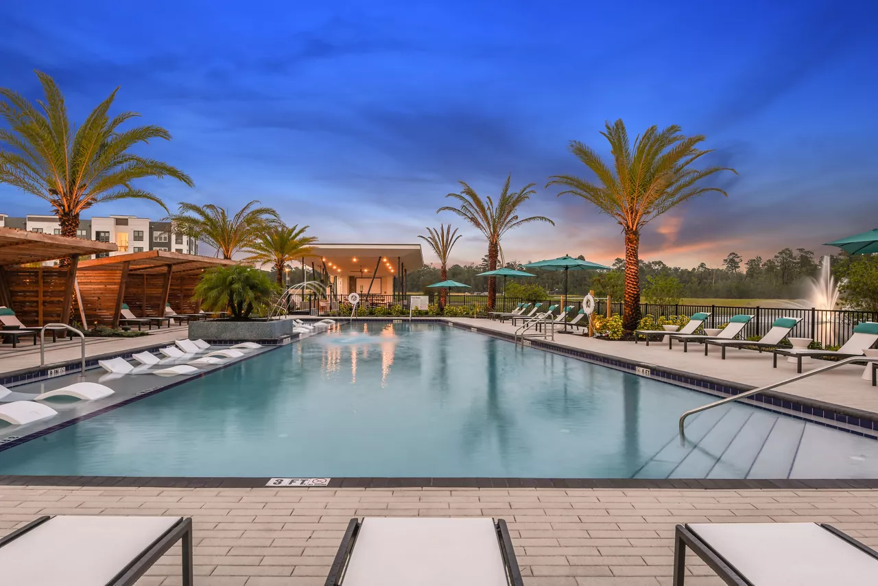 The Menlo - Pool