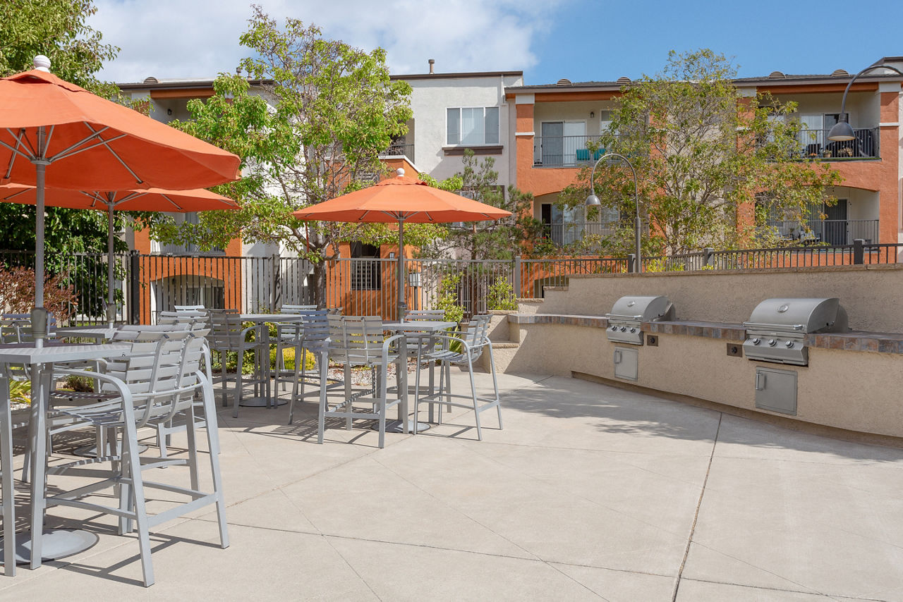 The Tides - Richmond, CA - grills