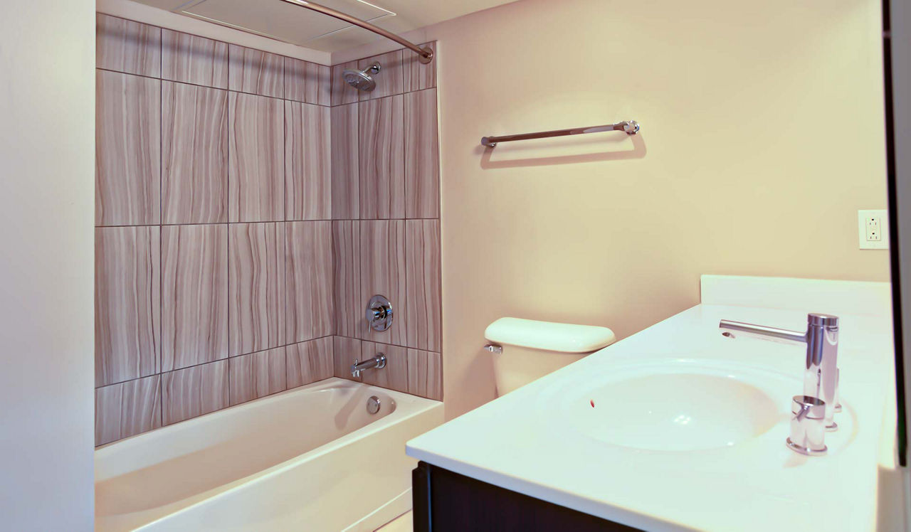 Sterling Apartments - Philadelphia, PA - Bathroom