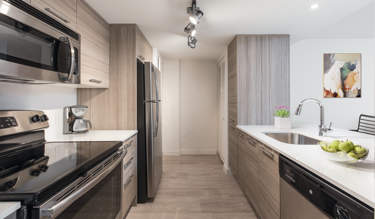 Bay Parc Apartments - Kitchen