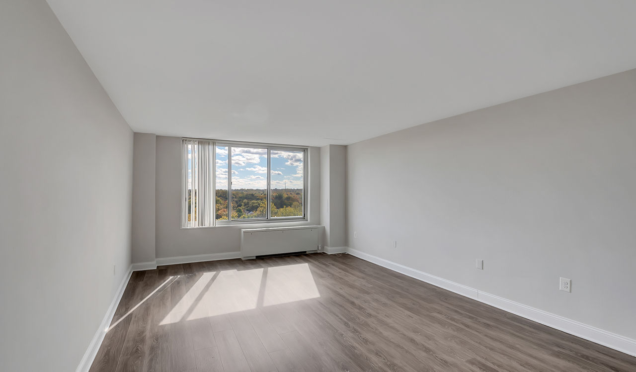 Willard Towers - Chevy Chase, MD - Bedroom