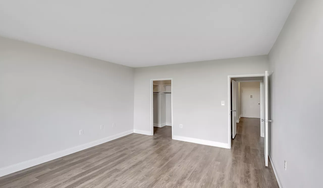 Willard Towers - Chevy Chase, MD - Bedroom
