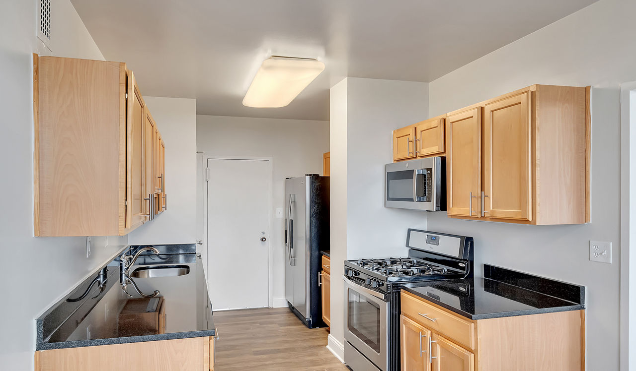 Willard Towers - Chevy Chase, MD - Kitchen