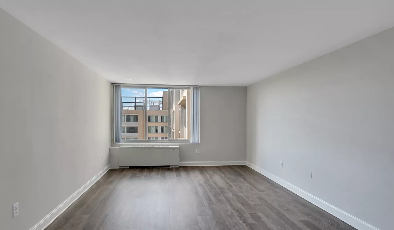 Willard Towers - Chevy Chase, MD - Bedroom