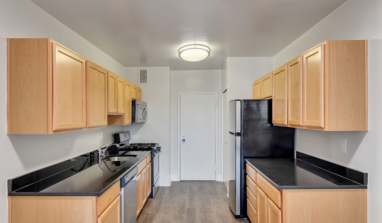Willard Towers - Chevy Chase, MD - Kitchen