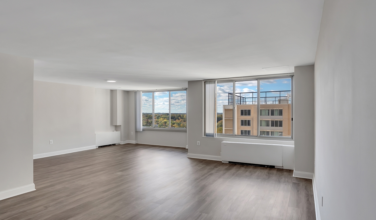 Willard Towers Apartments - Chevy Chase, MD - Living Room