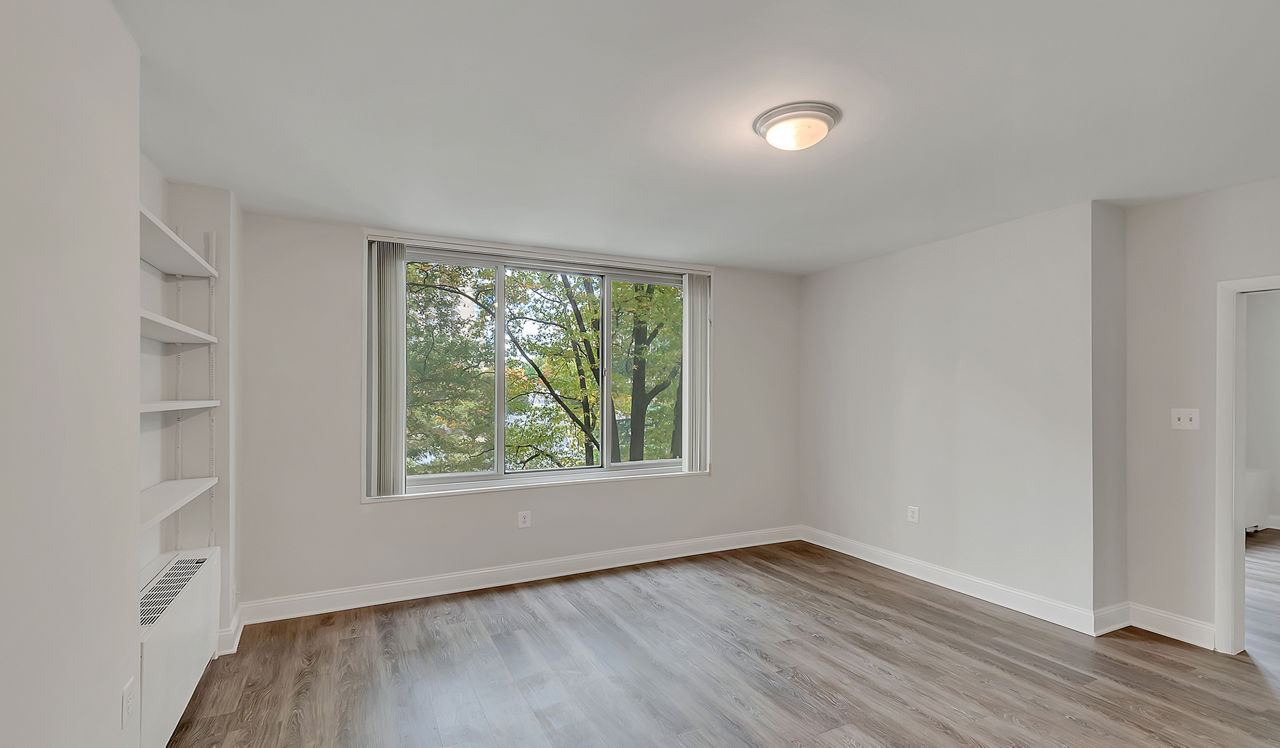 Willard Towers - Chevy Chase, MD - Bedroom