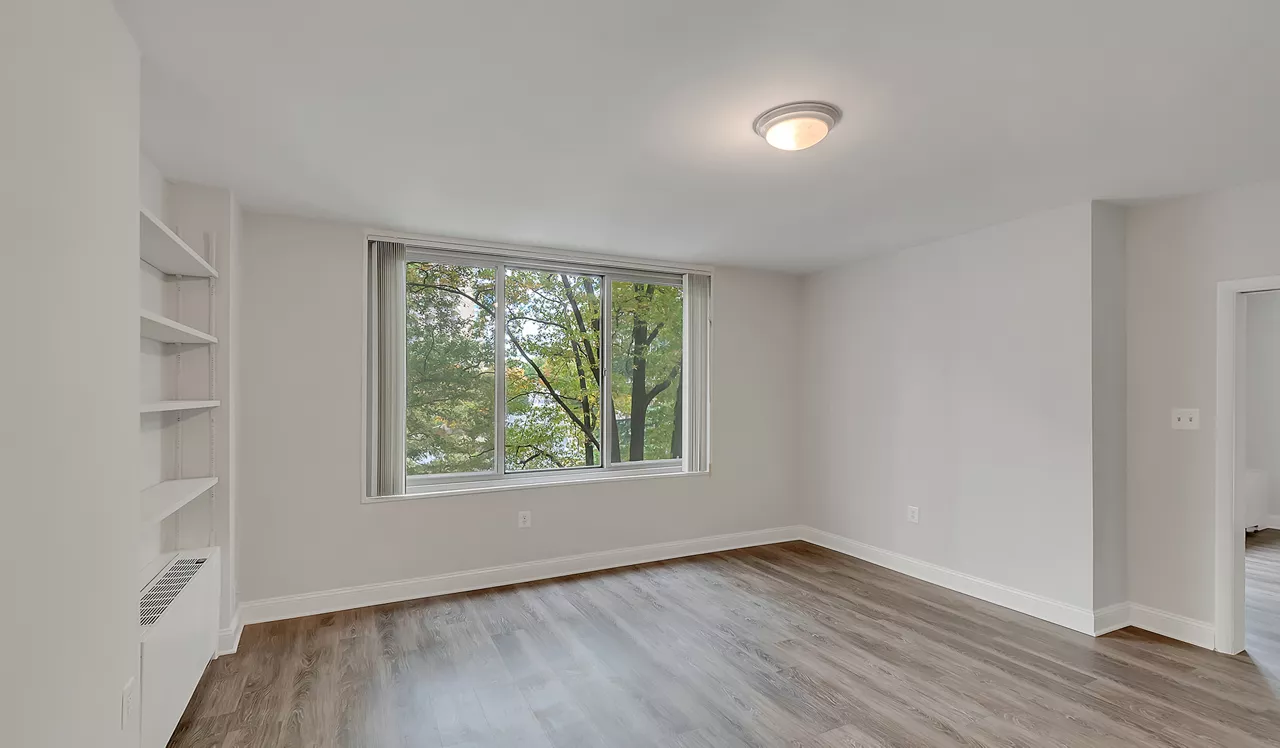 Willard Towers - Chevy Chase, MD - Bedroom