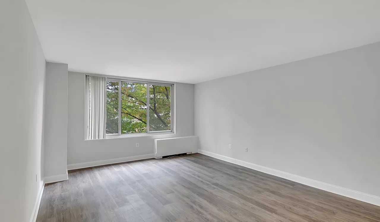 Willard Towers - Chevy Chase, MD - Bedroom