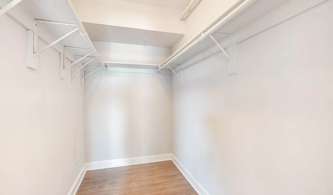 Vaughan Place - Washington, DC - Closet