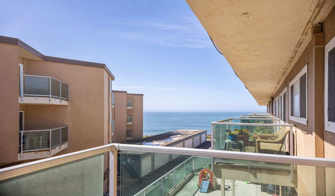 The Bluffs at Pacifica - Pacifica, CA - Balcony