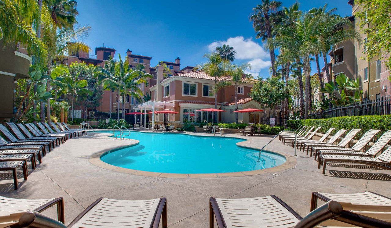 Villas at Park La Brea - Los Angeles, CA - Pool