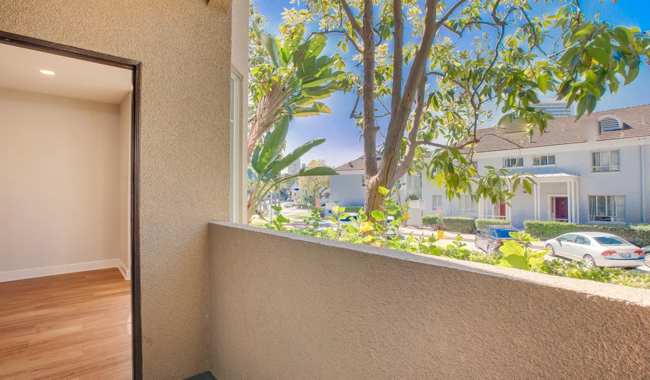 Villas at Park La Brea - Los Angeles, CA - balcony