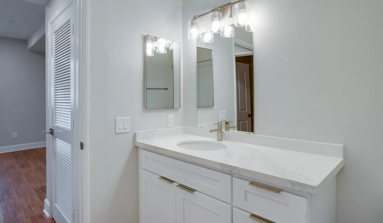 Villas at Park La Brea - Los Angeles, CA - bathroom