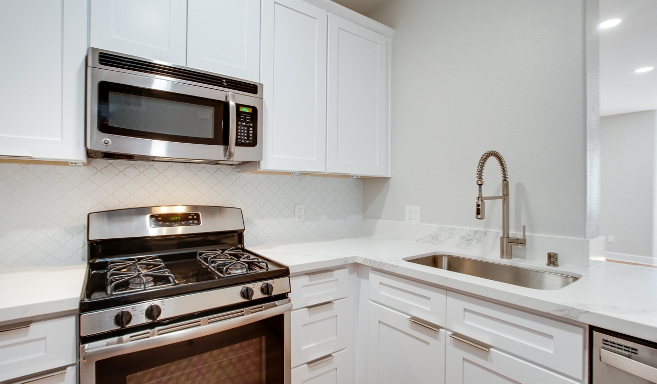 Villas at Park La Brea - Los Angeles, CA - Kitchen/