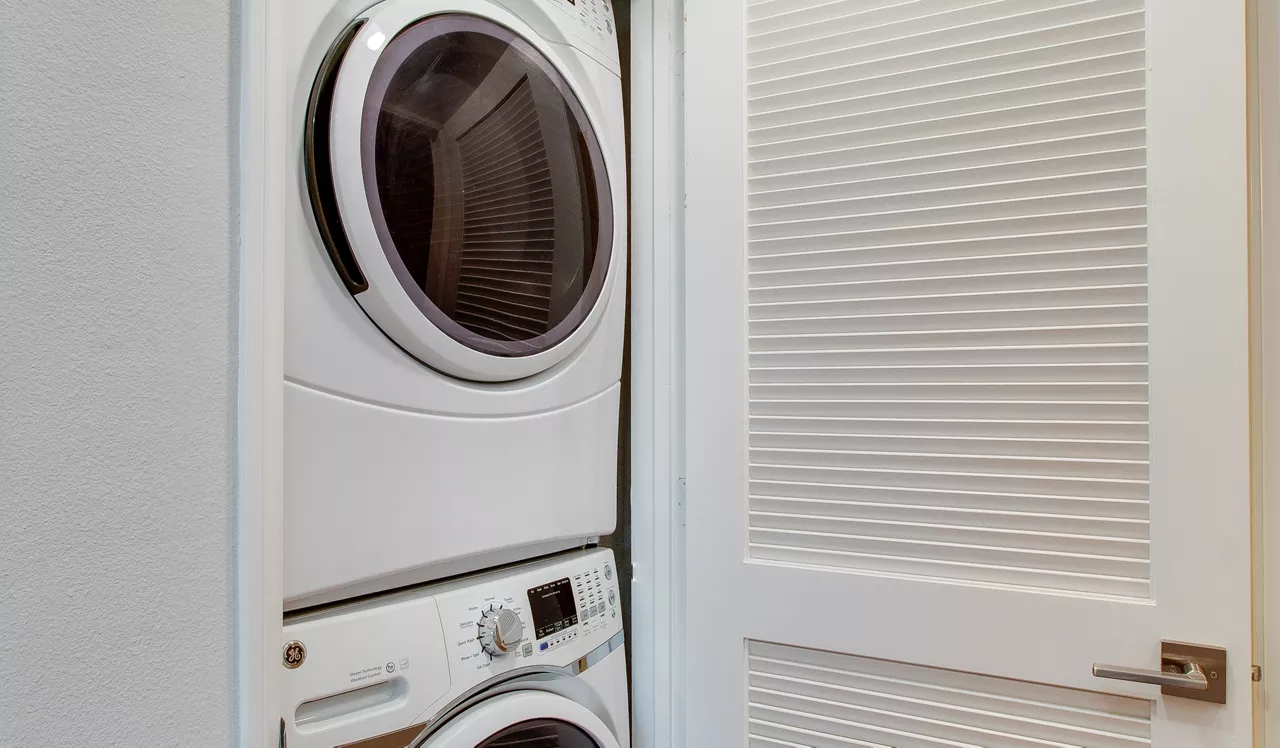 Villas at Park La Brea - Los Angeles, CA - laundry