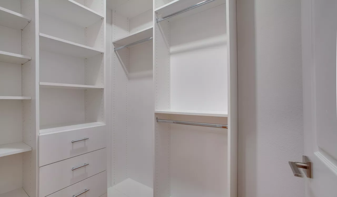 Villas at Park La Brea - Los Angeles, CA - Closet