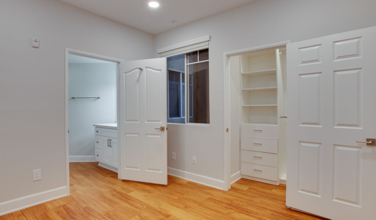 Villas at Park La Brea - Los Angeles, CA - Bedroom