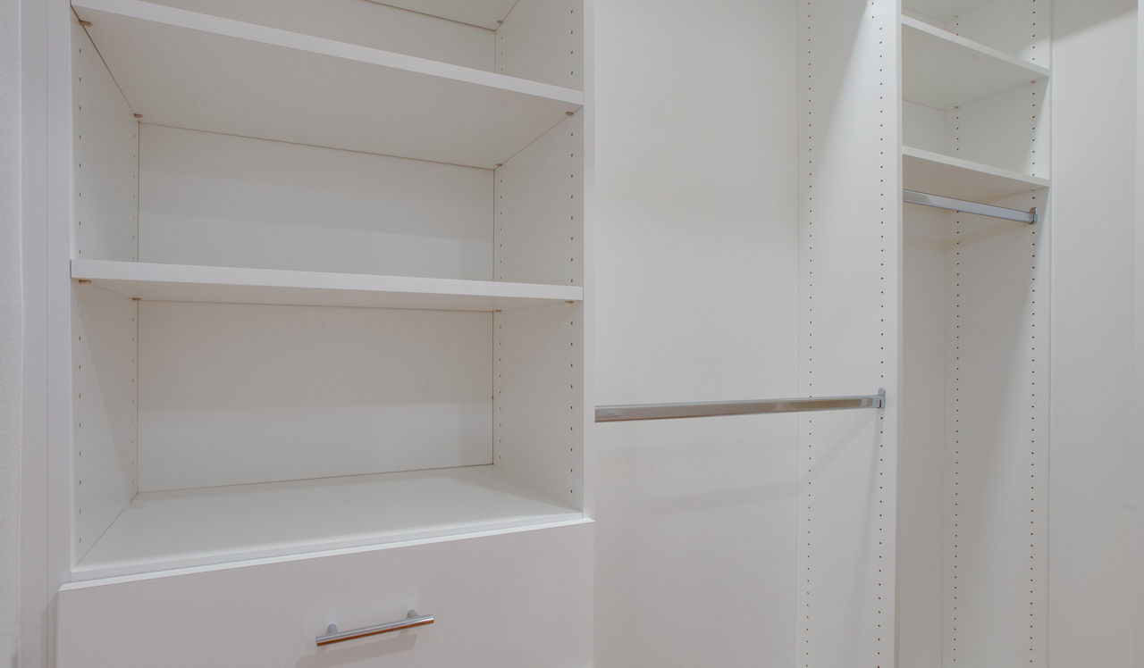 Villas at Park La Brea - Los Angeles, CA - Closet