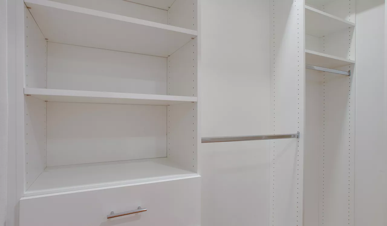 Villas at Park La Brea - Los Angeles, CA - Closet