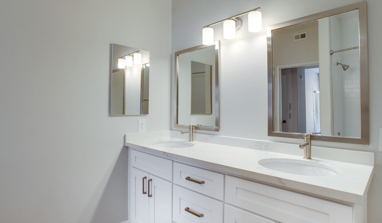 Villas at Park La Brea - Los Angeles, CA - Bathroom