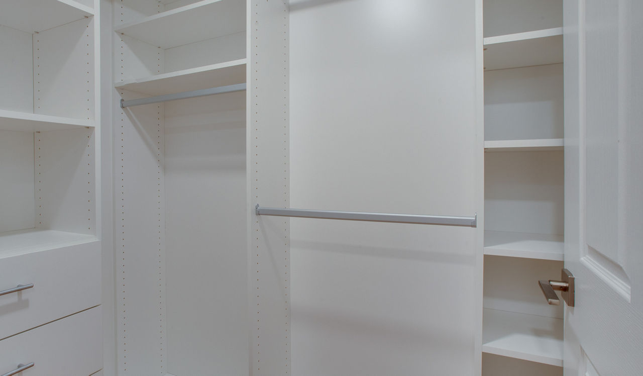 Villas at Park La Brea - Los Angeles, CA - Closet