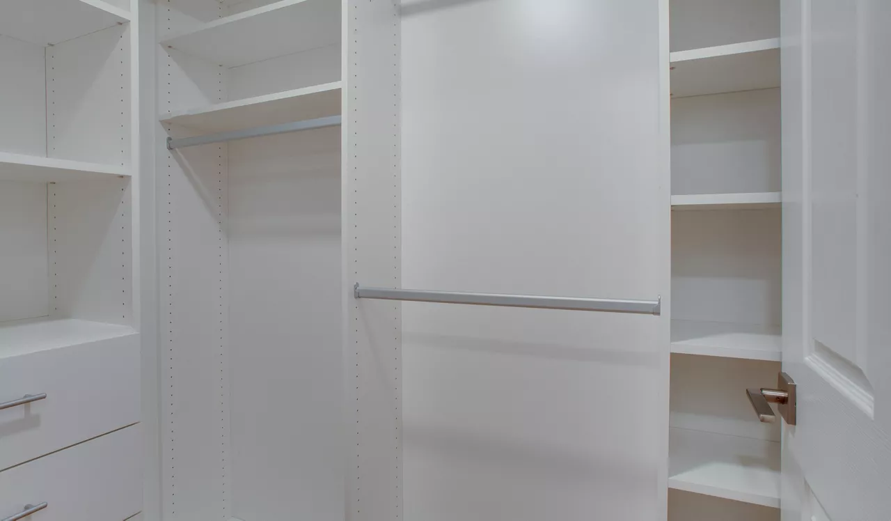Villas at Park La Brea - Los Angeles, CA - Closet
