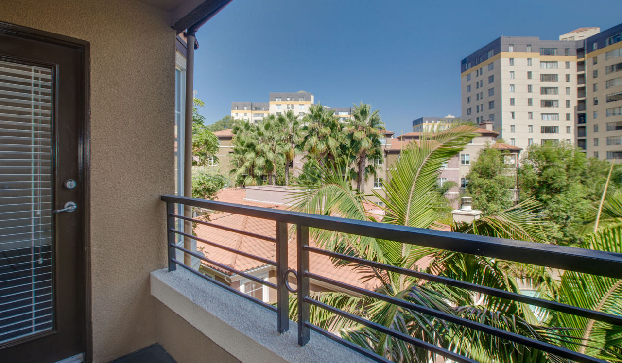 Villas at Park La Brea - Los Angeles, CA - balcony