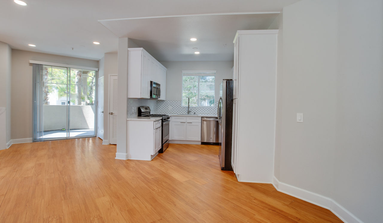 Villas at Park La Brea - Apartments in Los Angeles - Kitchen/Living Room