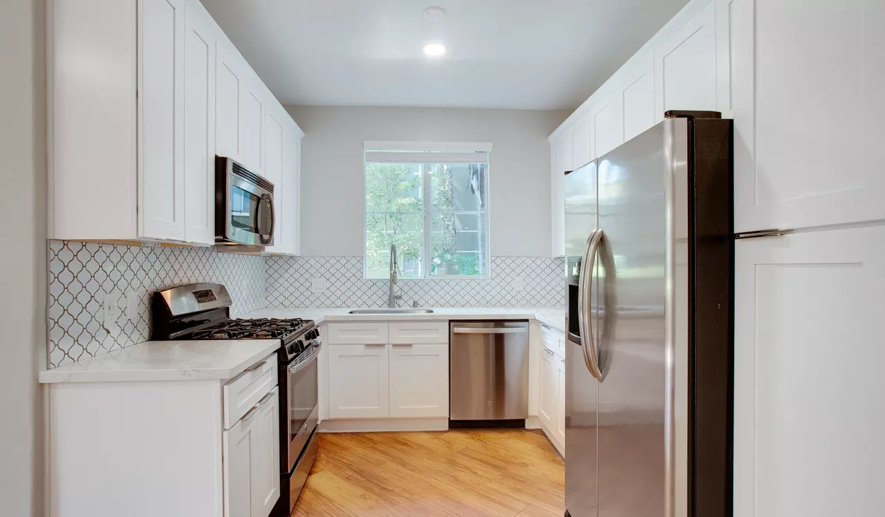Villas at Park La Brea - Apartments in Los Angeles, CA - Kitchen