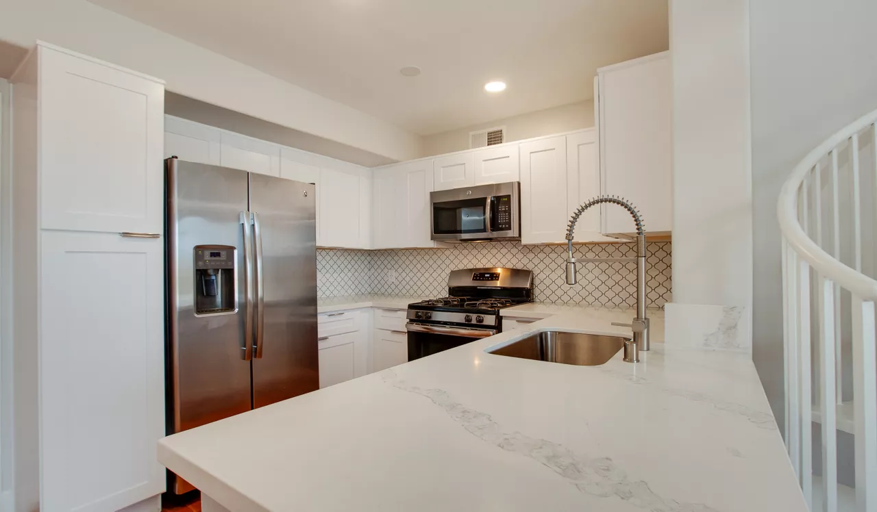 Villas at Park La Brea Apartments in Los Angeles, CA - Kitchen