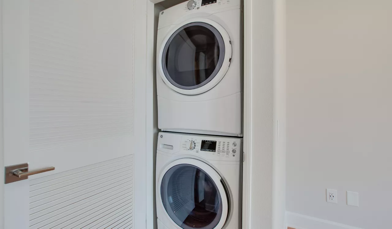 Villas at Park La Brea Apartments in Los Angeles, CA - Laundry