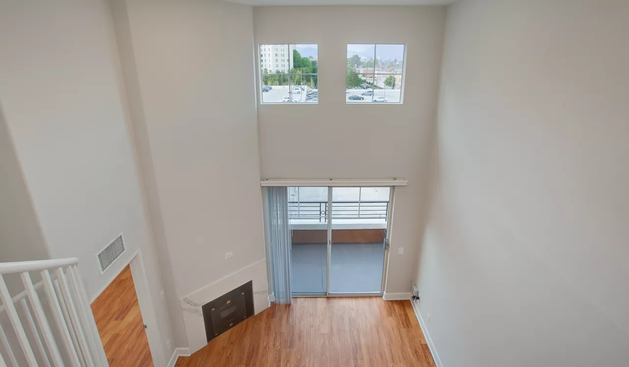 Villas at Park La Brea Apartments in Los Angeles, CA - Loft