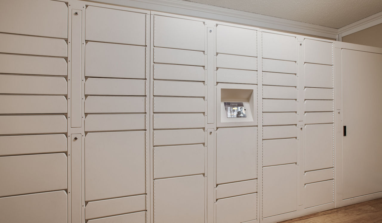 Villas of Pasadena - Pasadena, CA - package lockers