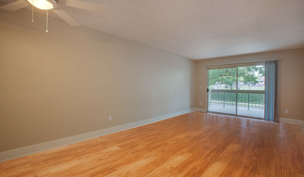 Villas of Pasadena - Pasadena, CA - living room
