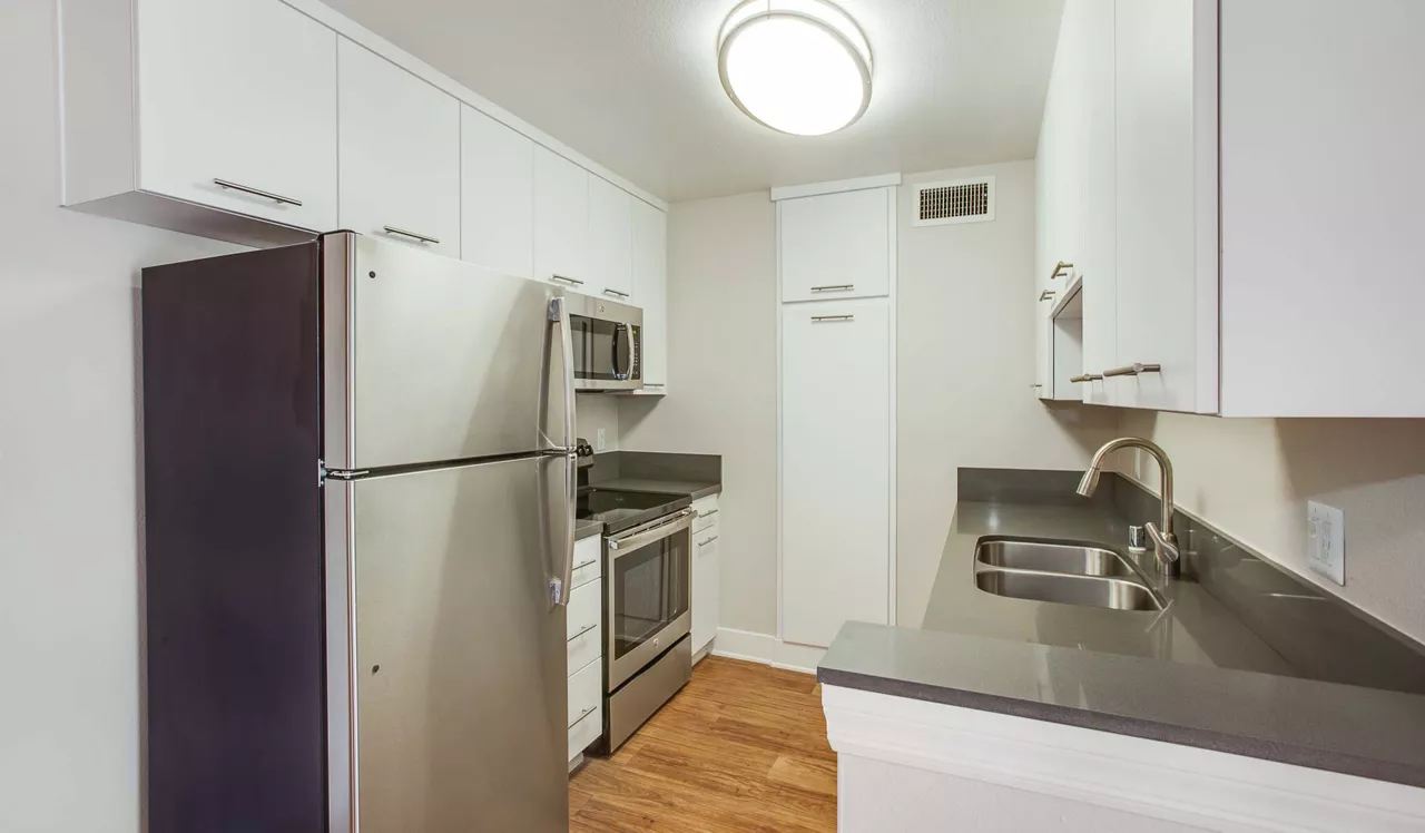 Villas of Pasadena - Pasadena, CA - Kitchen