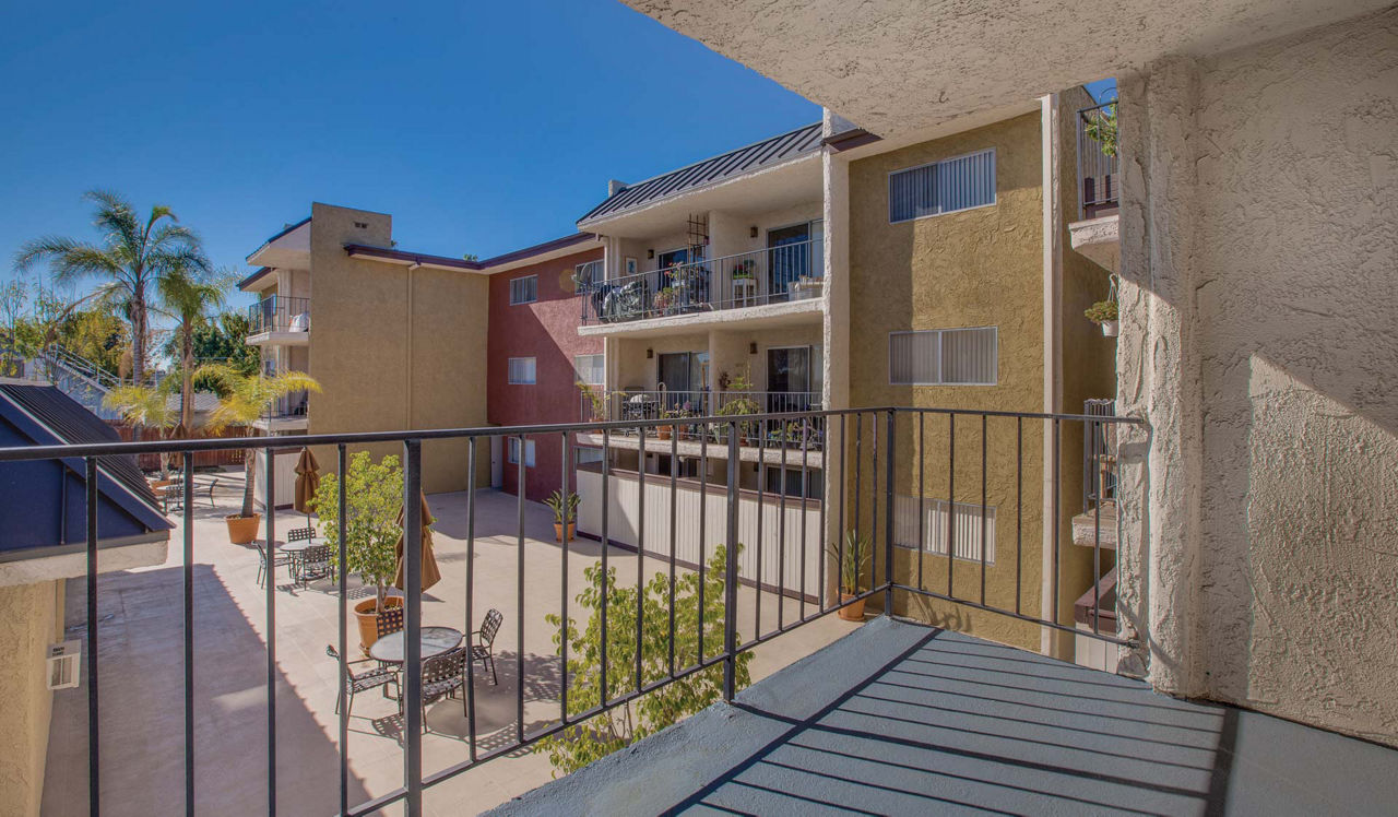 Villas of Pasadena - Pasadena, CA - Balcony