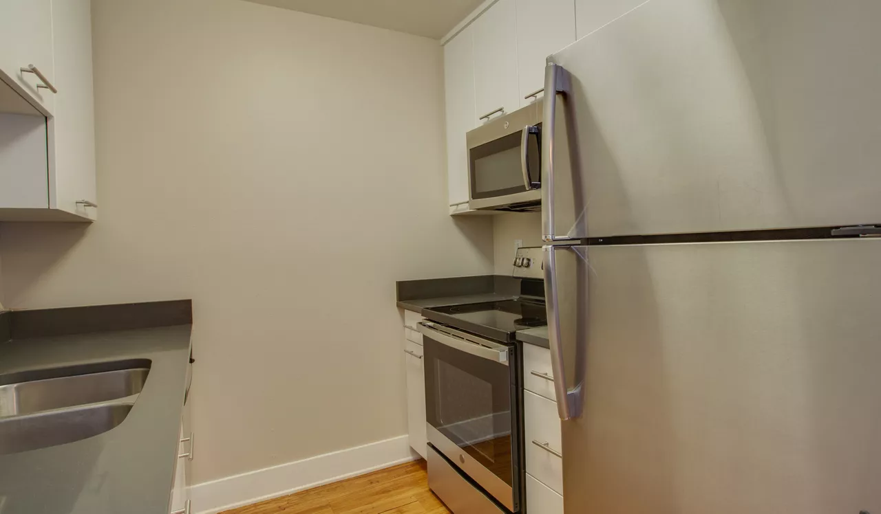 Villas of Pasadena - Pasadena, CA - Kitchen