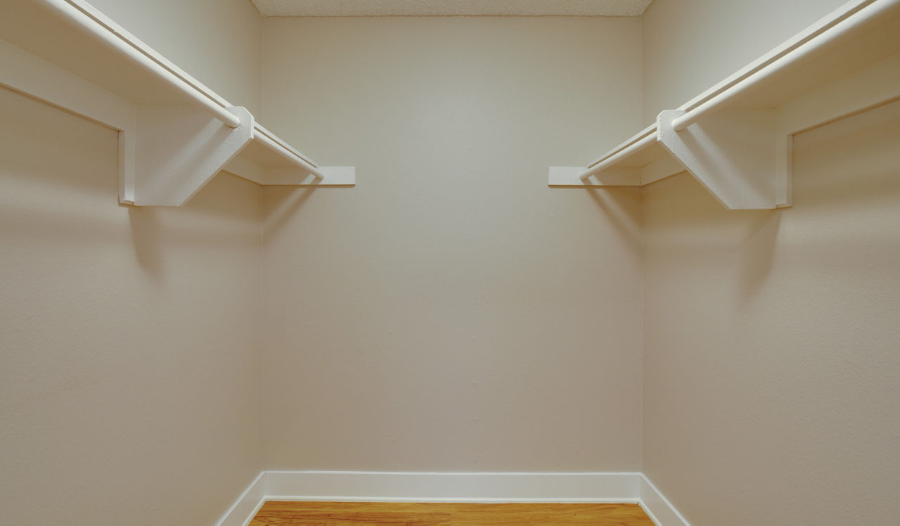 Villas of Pasadena - Pasadena, CA - Closet