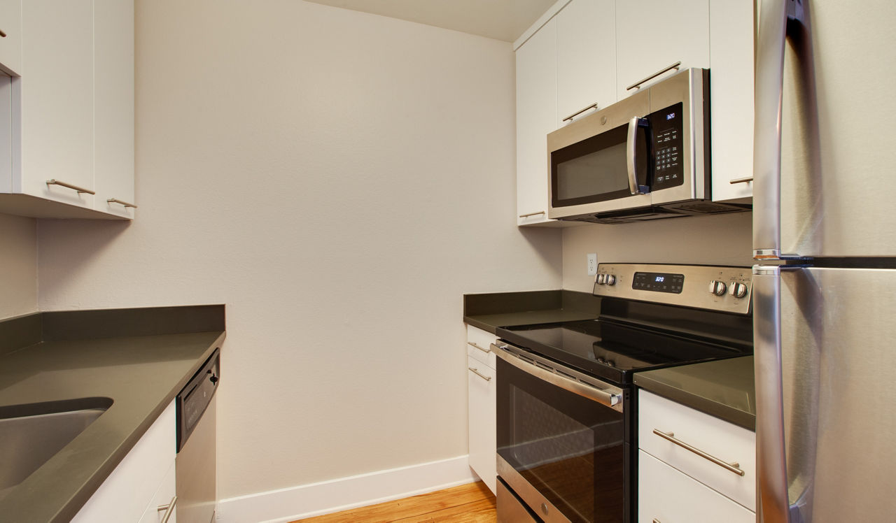 Villas of Pasadena - Pasadena, CA - Kitchen