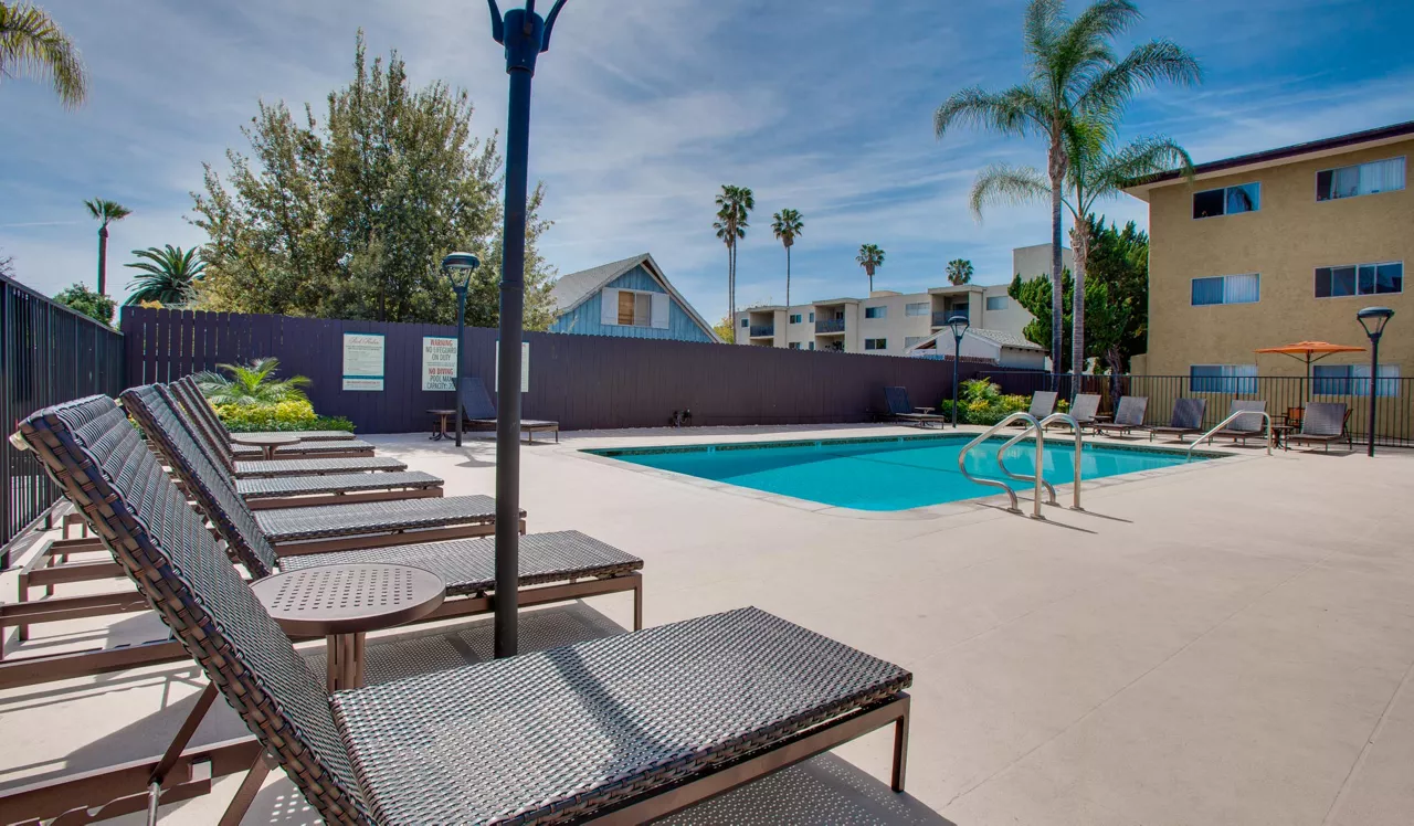 Villas of Pasadena - Pasadena, CA - Pool