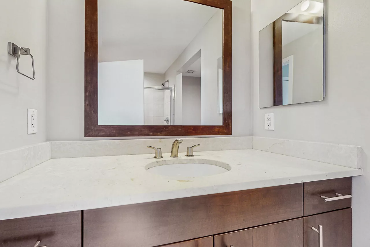 777 South Broad - Philadelphia, PA - Bathroom