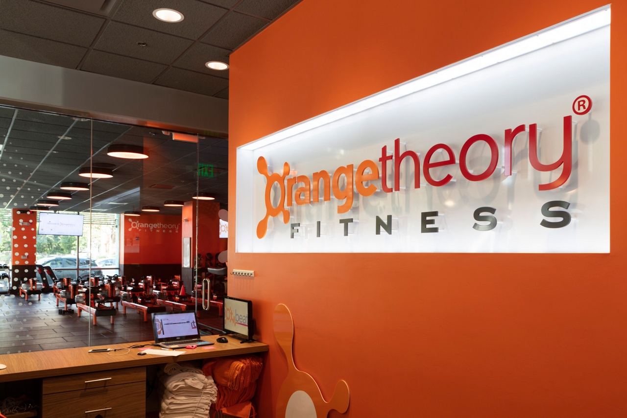 Vivo Apartment Homes | Cambridge, MA | People doing pushups .<div style="text-align: center;">&nbsp;</div>
<div style="text-align: center;">Orangetheory Fitness is located right downstairs.</div>
